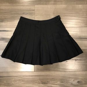 Black pleated skirt (medium)